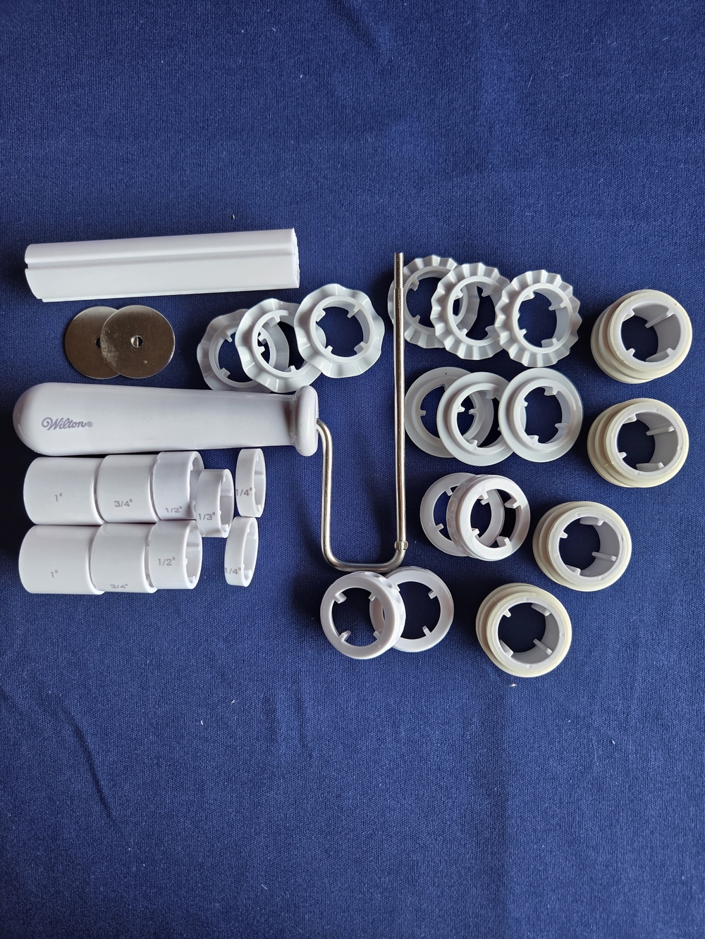 Wilton White 28 Pc Polymer Clay Extruder & Nozzle Set - White